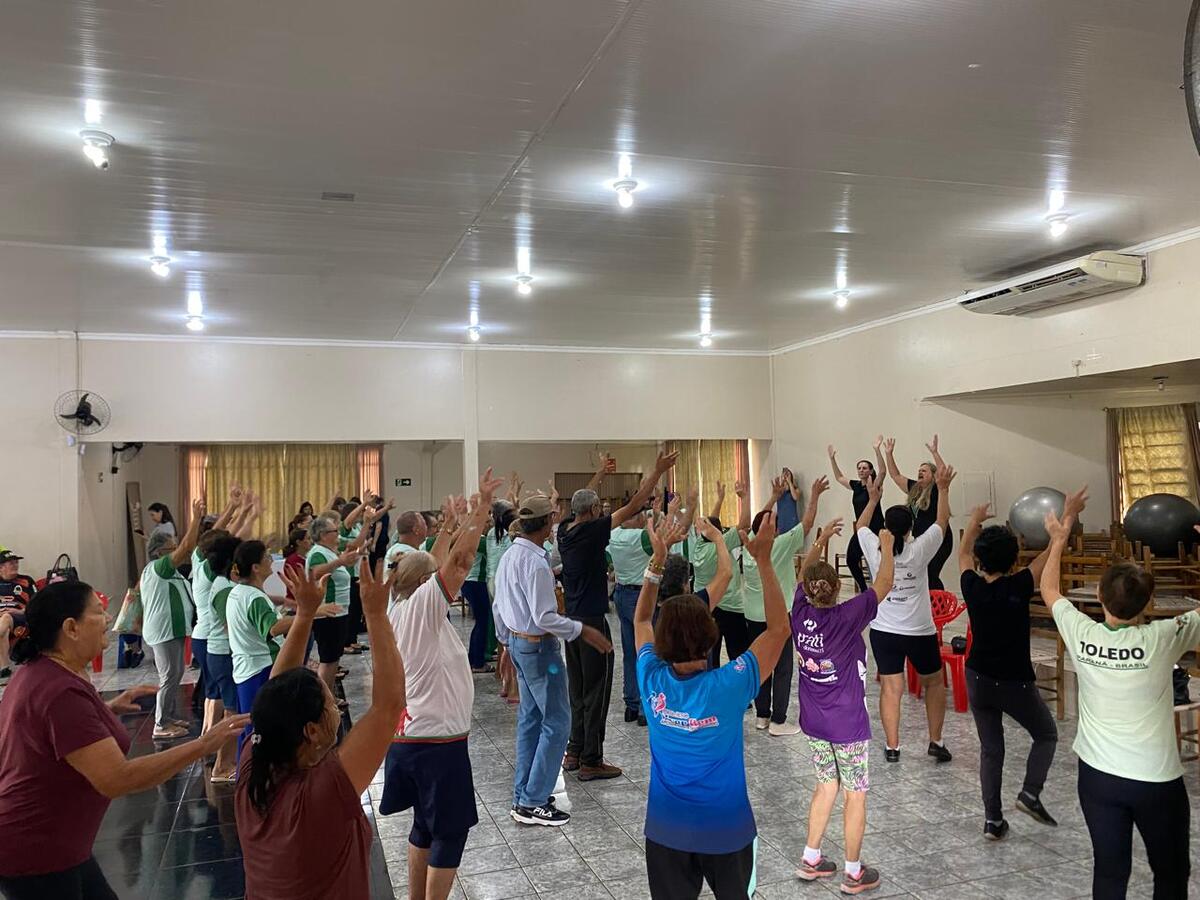Cerca de 40 idosos do município de Ibema visitaram o Parque Temático das Águas nesta quarta-feira (11) a fim de conhecer o espaço e socializar com os idosos dos Certis de Toledo