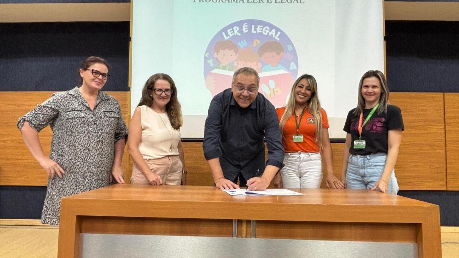 A proposta foi apresentada às diretoras e diretores na última sexta-feira, durante reunião de trabalho da Secretaria Municipal de Educação