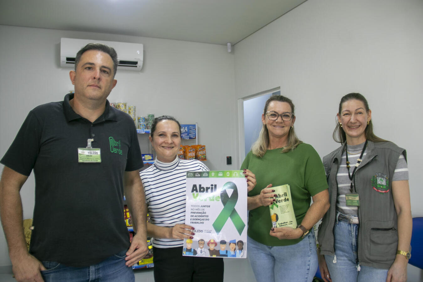 Abril verde chegou e com ele trouxe diversas atividades para a Secretaria da Saúde, que vem realizando um trabalho de divulgação da saúde mental e física no trabalho, com palestras, folders e conversas com trabalhadores e empresas