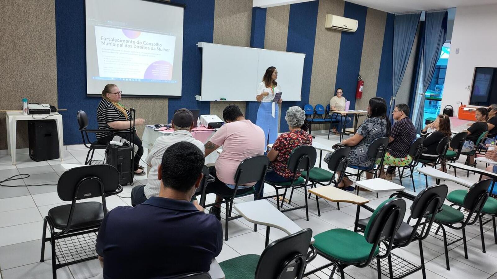Encontro reuniu cerca de 40 participantes no Centro da Juventude, com orientações sobre direitos e serviços voltados às mulheres