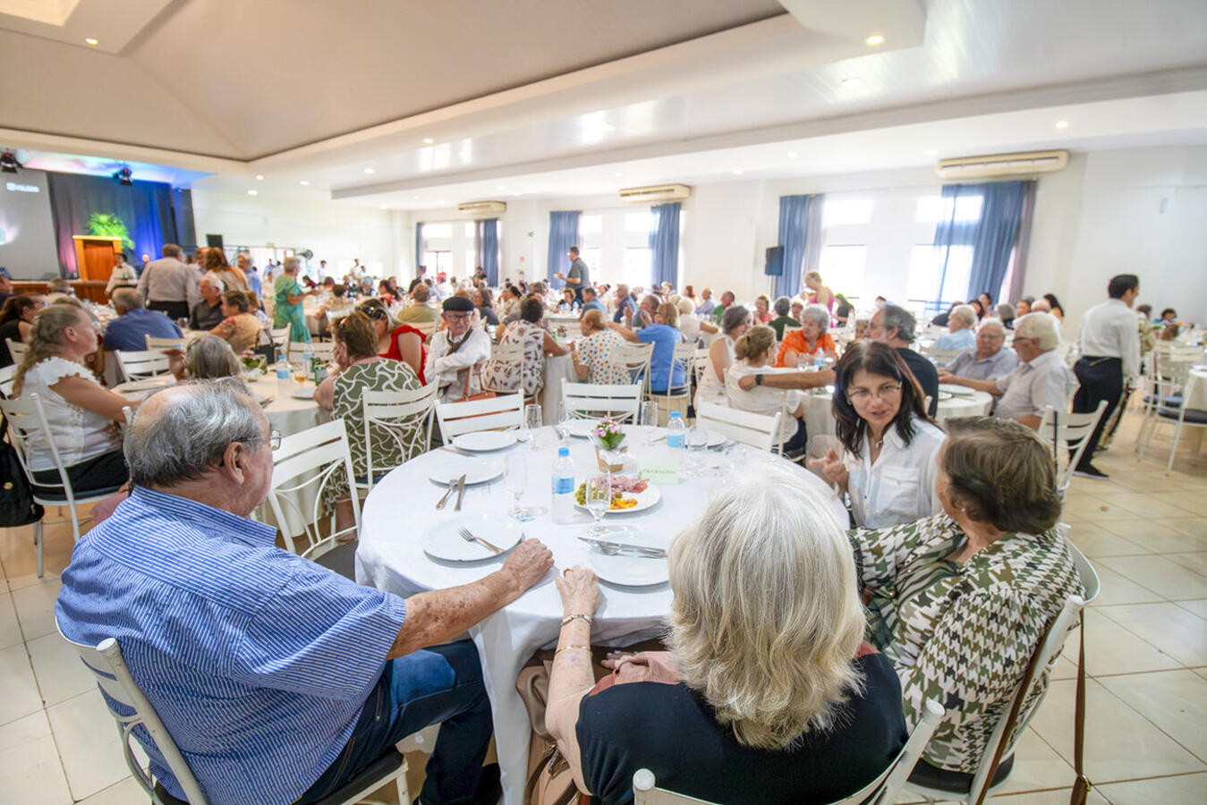 Pessoas que chegaram a Toledo até 1954 foram reconhecidas em evento alusivo ao Dia do Pioneiro, realizado nesta quarta-feira (1º), no salão do Yara Country Clube