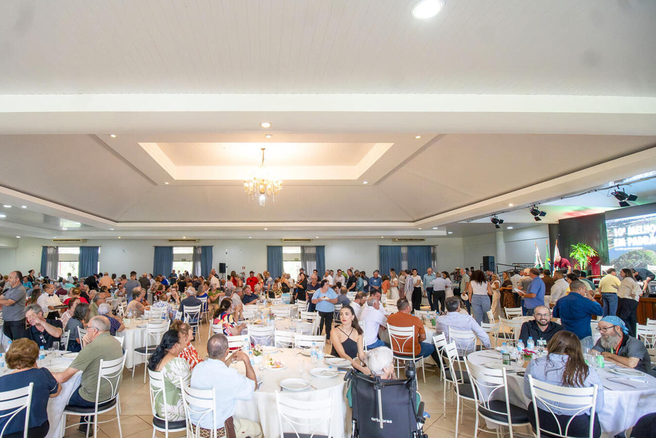 Pessoas que chegaram a Toledo até 1954 foram reconhecidas em evento alusivo ao Dia do Pioneiro, realizado nesta quarta-feira (1º), no salão do Yara Country Clube