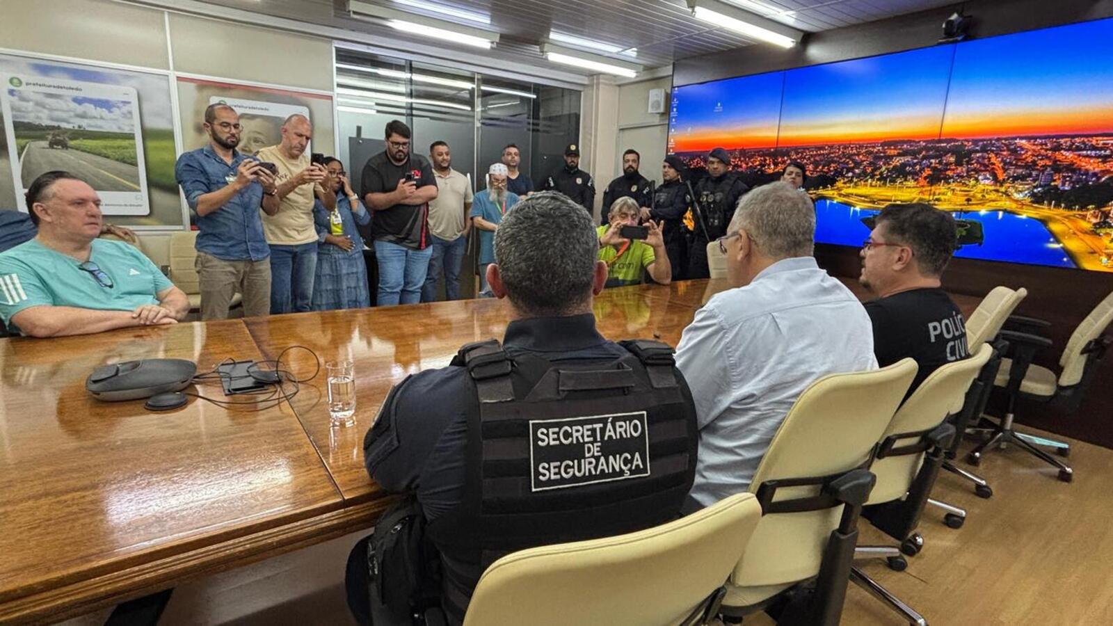 Medidas incluem aplicação de lei para cassação de alvarás e operação da Guarda Municipal nos bairros