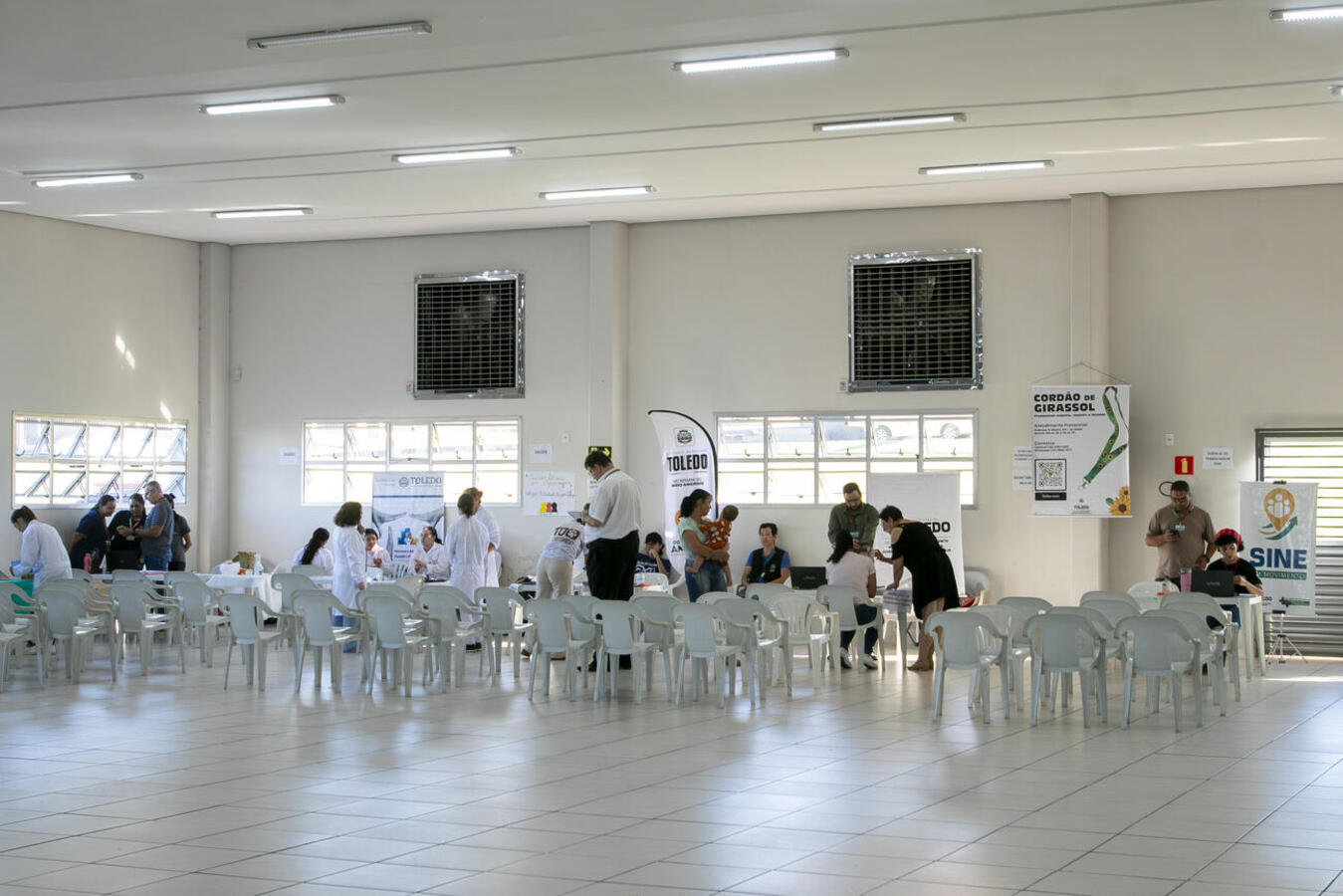 Iniciativa, que ofereceu serviços gratuitos da DPE-PR e da administração municipal, ocorreu nesta sexta-feira (24) no Centro Multiuso do Panorama/São Francisco