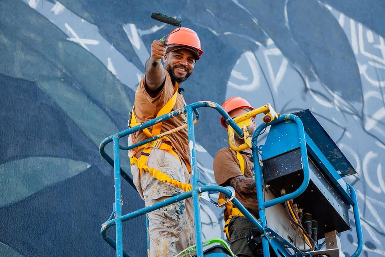 Assinadas pelo artista plástico Isaac Souza de Jesus, obras fazem parte do projeto “Empenas Periféricas” e estão localizadas na Rua 1º de Maio, na Vila Pioneiro