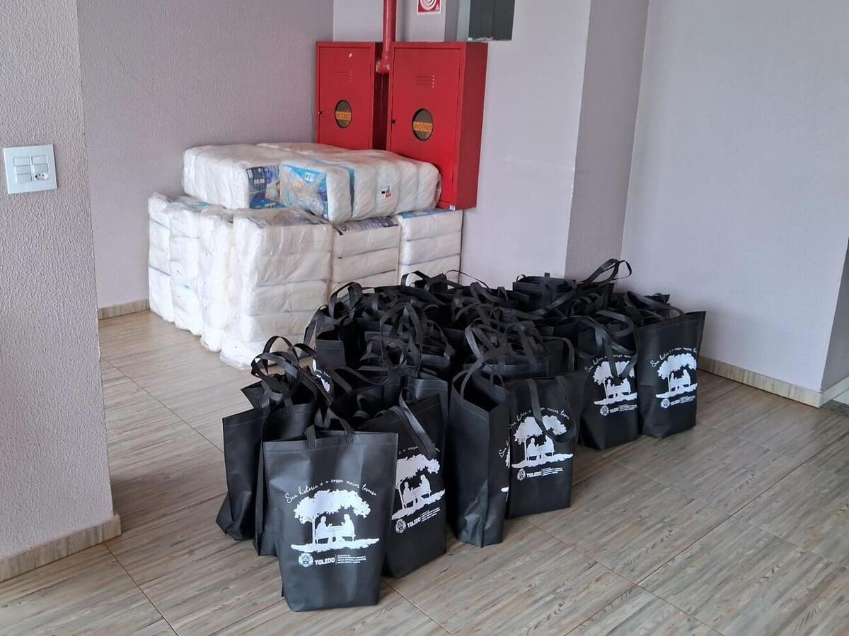 Entrega de fraldas e kits de higiene atende instituições de longa permanência para idosos em Toledo