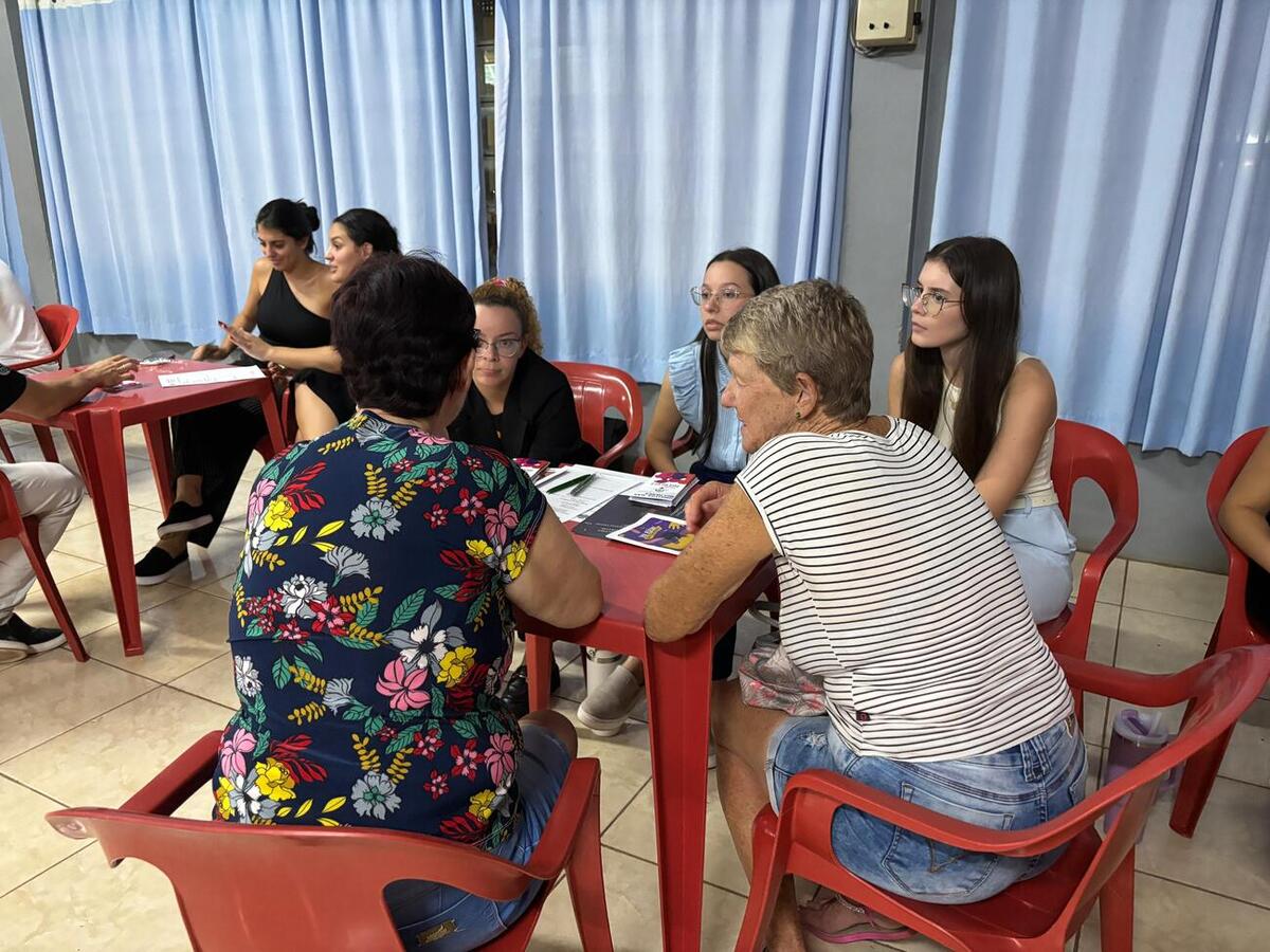 Iniciativa da Secretaria da Mulher leva informação sobre direitos, violência doméstica e apoio jurídico gratuito às comunidades