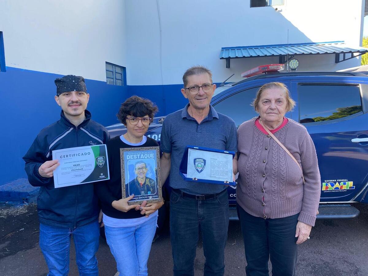 Eletricista Vilso Shuck foi o servidor homenageado no “Policial Municipal Destaque do Mês” de abril