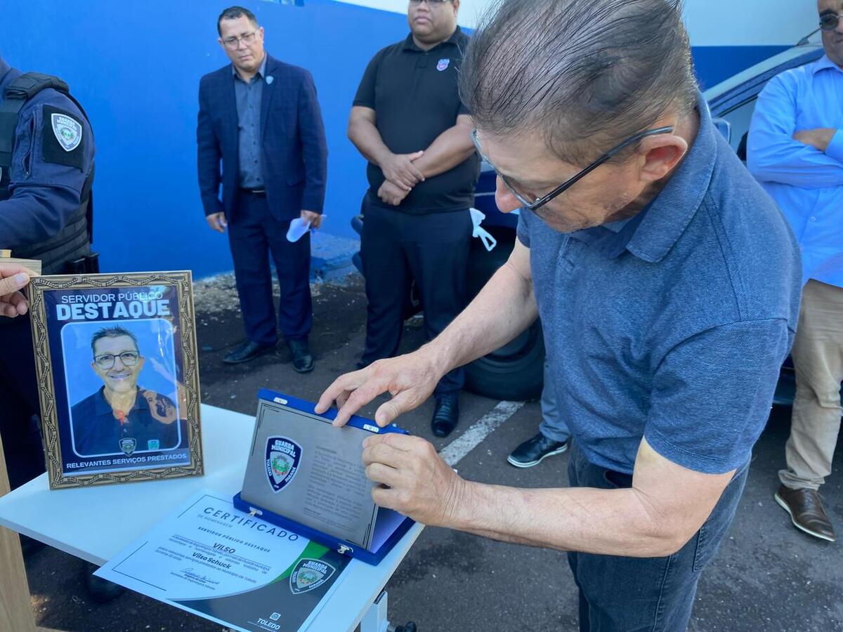 Eletricista Vilso Shuck foi o servidor homenageado no “Policial Municipal Destaque do Mês” de abril