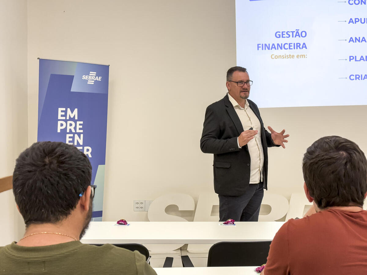 Módulo ministrado no Sebrae abordou temas cruciais como fluxo de caixa e precificação; programa segue com inscrições abertas para os próximos sete módulos gratuitos