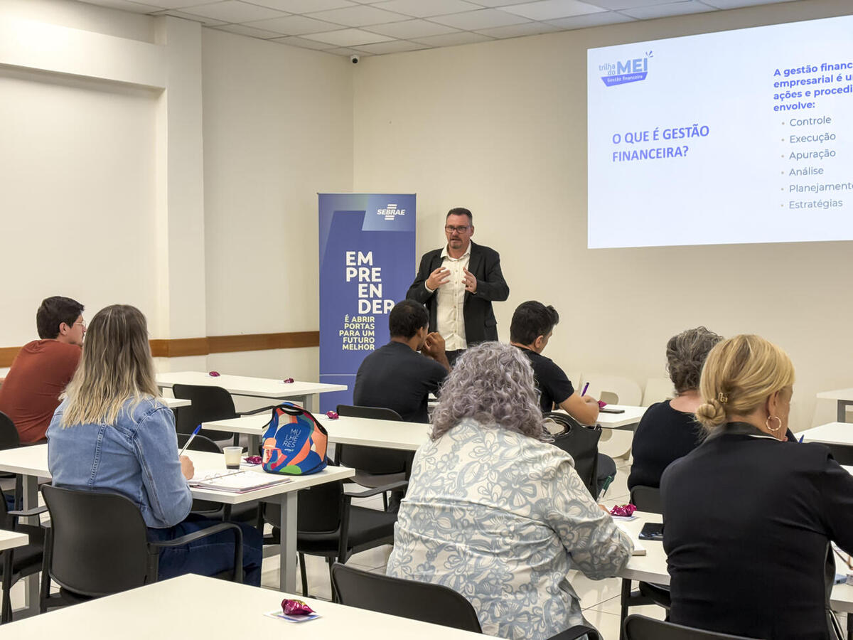 Módulo ministrado no Sebrae abordou temas cruciais como fluxo de caixa e precificação; programa segue com inscrições abertas para os próximos sete módulos gratuitos