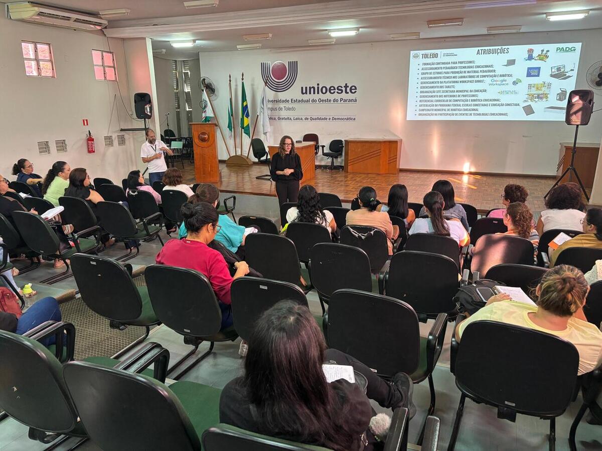 Formações, iniciadas no último sábado (25), no câmpus Toledo da Unioeste, abordam temas relacionados à gestão escolar e à inclusão
