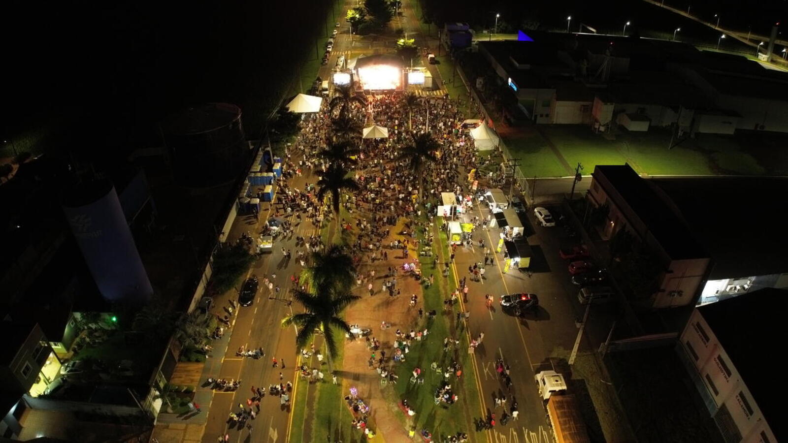 Evento realizado no dia 1° de maio reuniu cerca de 8 mil pessoas que celebraram e acompanharam shows de Kauan Delucci e da dupla Carreiro e Capataz