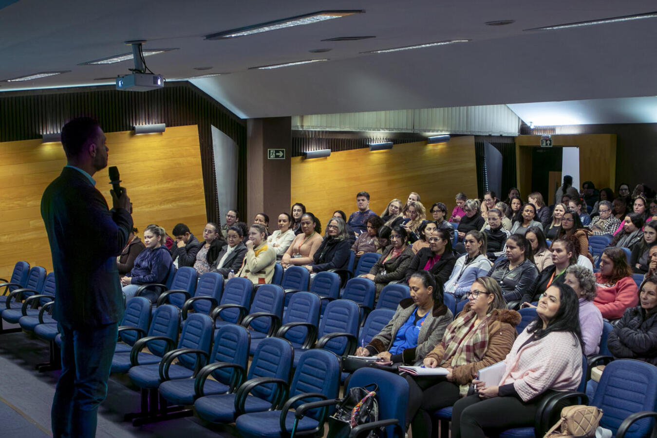 A Faculdade Assis Gurgacz (FAG) recebeu um encontro da Secretaria de Assistência Social com servidores que atuam no serviço de convivência e fortalecimento de vínculo das unidades de assistência social