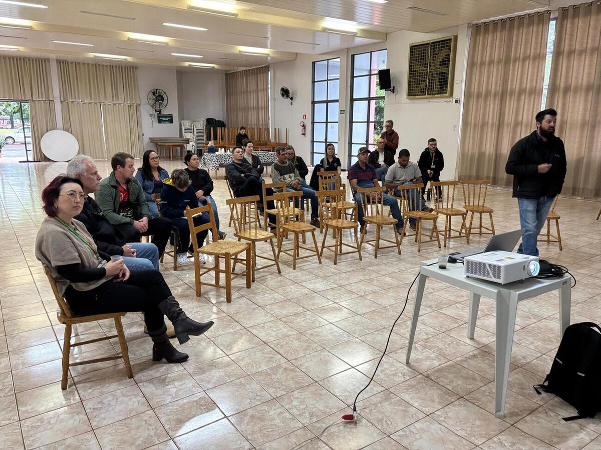 Na última sexta-feira (8), a Secretaria de Agricultura e Proteína Animal se encontrou com produtores da região para discutir temas essenciais para o sucesso da produção leiteira