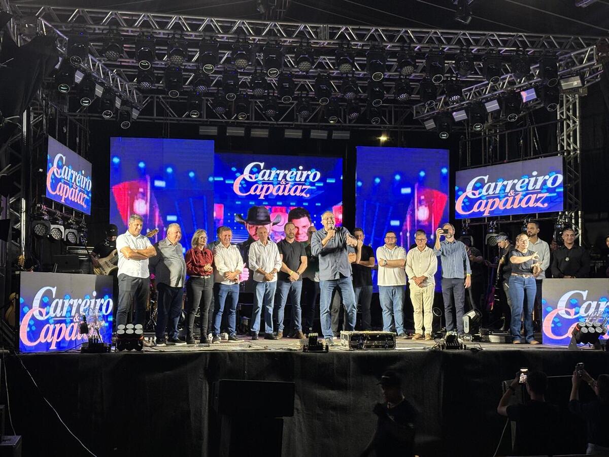 Evento realizado no dia 1° de maio reuniu cerca de 8 mil pessoas que celebraram e acompanharam shows de Kauan Delucci e da dupla Carreiro e Capataz
