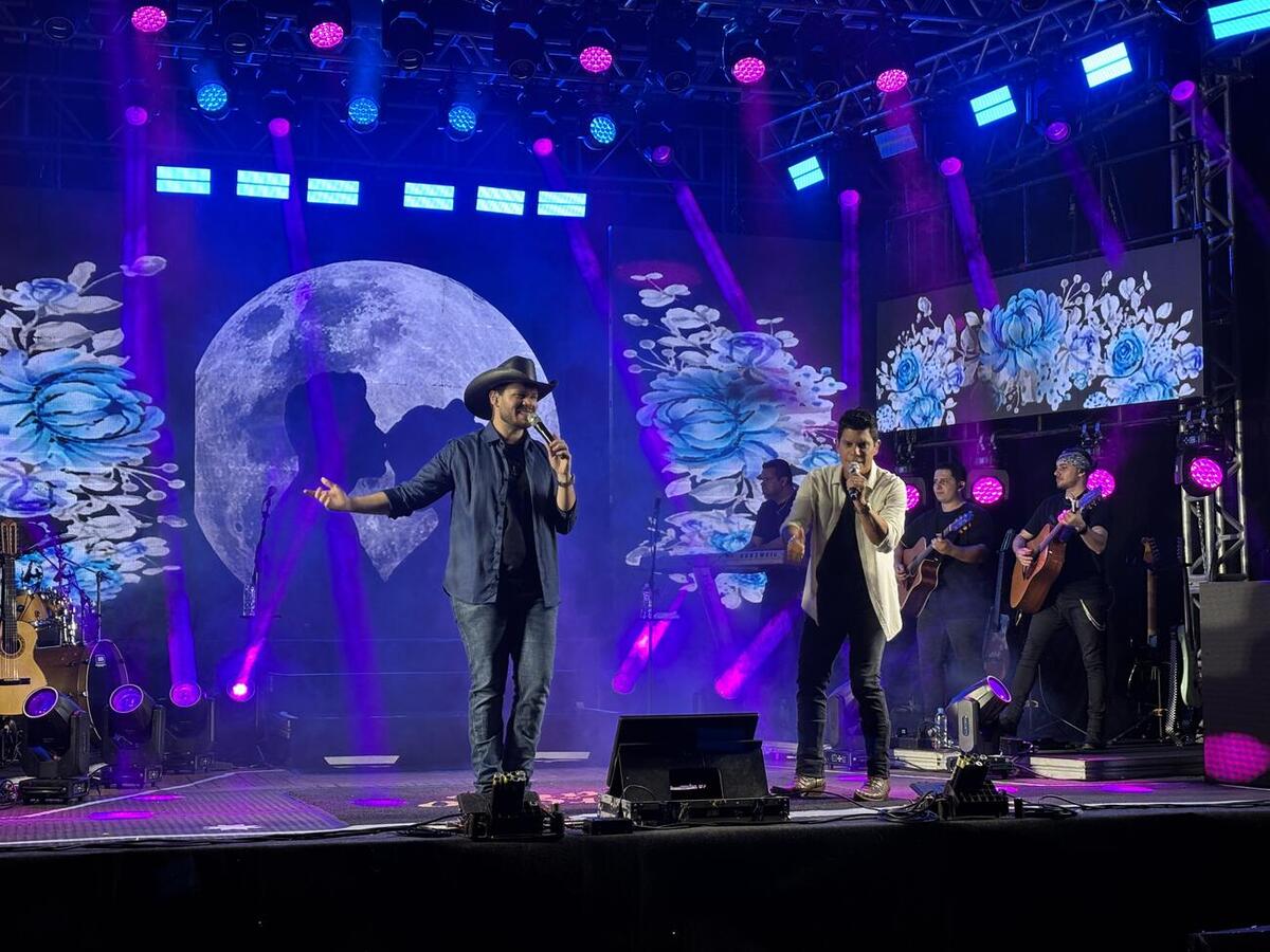 Evento realizado no dia 1° de maio reuniu cerca de 8 mil pessoas que celebraram e acompanharam shows de Kauan Delucci e da dupla Carreiro e Capataz