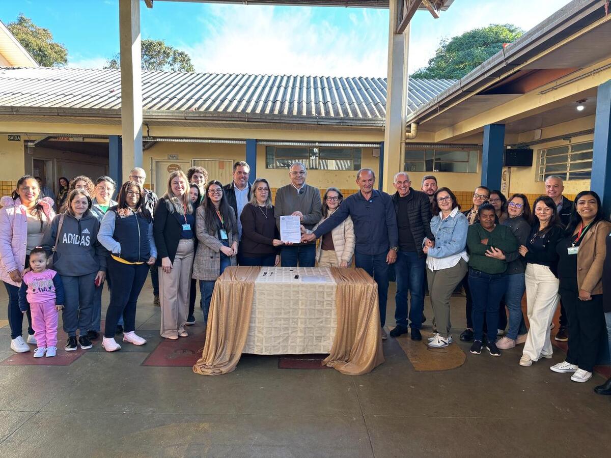 Contrato assinado nesta quarta-feira (3) prevê reforma integral da unidade escolar da Vila Boa Esperança