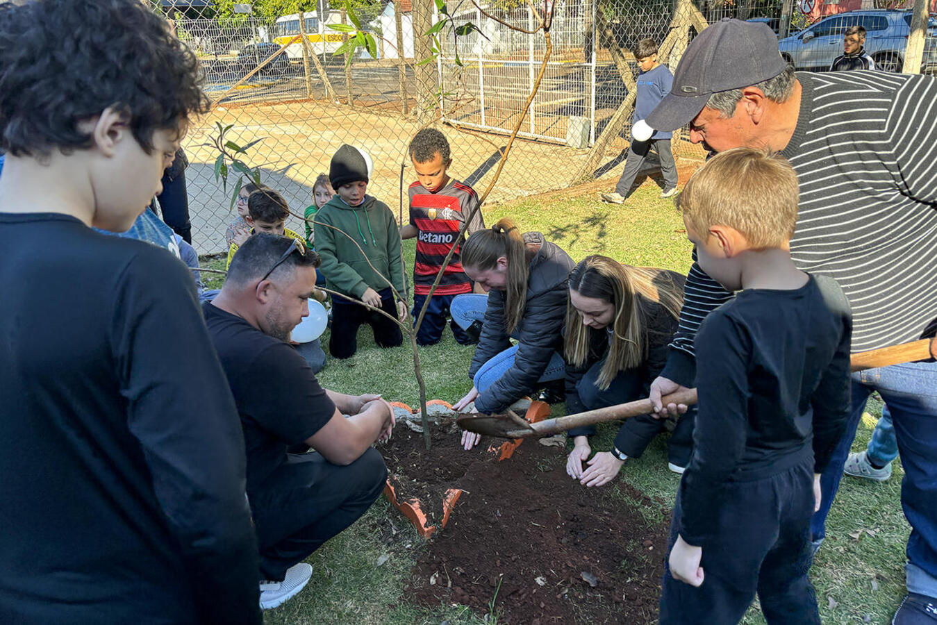 Programação do “Junho Verde” e do projeto “Rio Com Vida” movimentaram turmas da Escola Municipal Waldyr Luiz Becker, na tarde desta quinta-feira (25) 