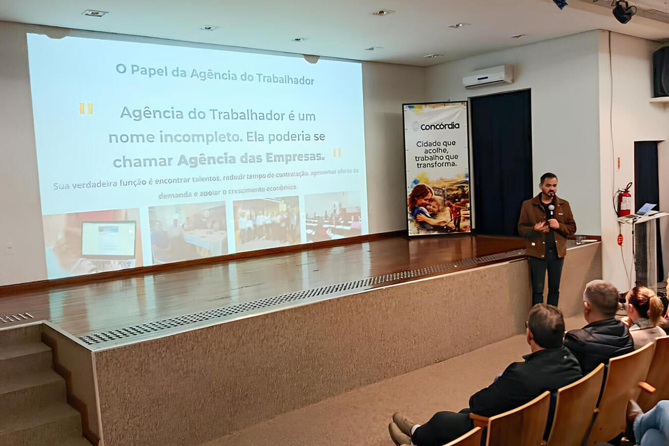 Secretário e diretor da Deseco ministraram palestras em evento promovido em nesta segunda-feira (22) pelo Instituto MBRF e pela Embaixada Solidária, em Concórdia/SC