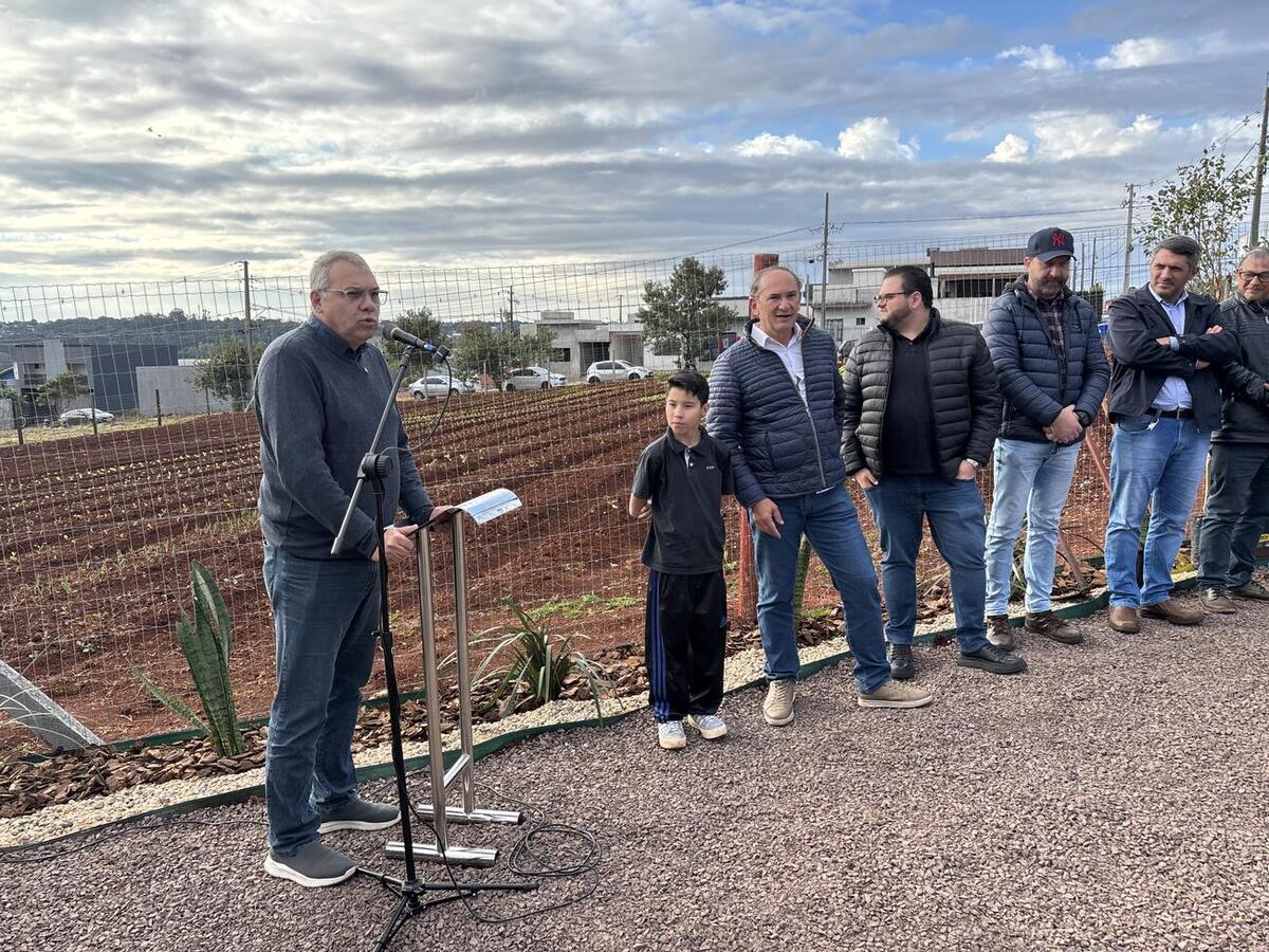 Projeto da Secretaria de Agricultura e Proteína Animal ocupa área pública de 2.200 m² e inicia atividades com três famílias