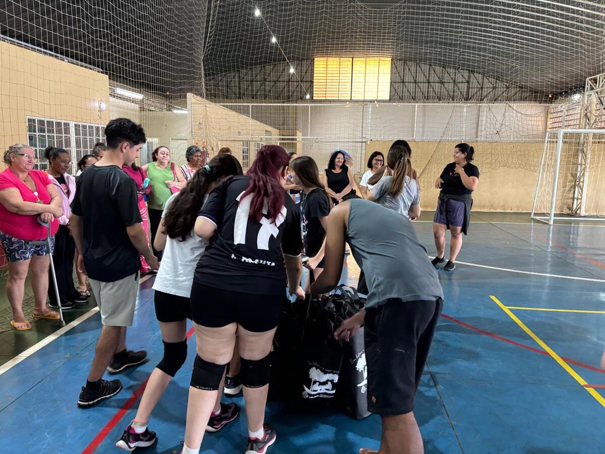 Atividade promovida pela SDHS reuniu participantes do CJU Marcio Antonio Bombardelli e pessoas idosas em um momento de troca