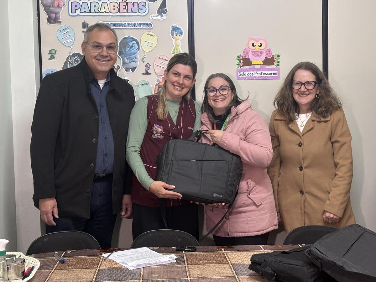 Equipamentos, entregues na última sexta (12), serão utilizados no planejamento de aulas e atividades curriculares das professoras da unidade