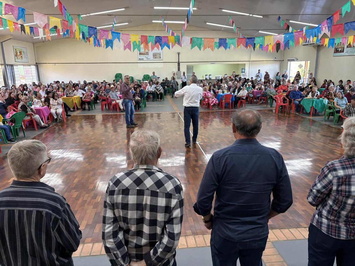 Evento junino contou com comidas típicas, dança de quadrilha e baile na última quarta-feira (3)