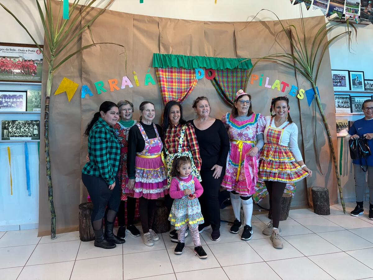 Na última quinta-feira (25) a Secretaria de Esportes realizou uma festa junina durante aula de pilates para proporcionar um momento especial aos participantes 