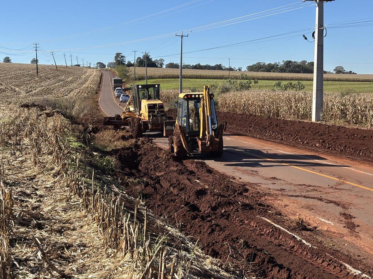 Serviços incluem limpeza de canaletas e desobstrução de bueiros; trabalhos devem seguir pelos próximos 60 dias