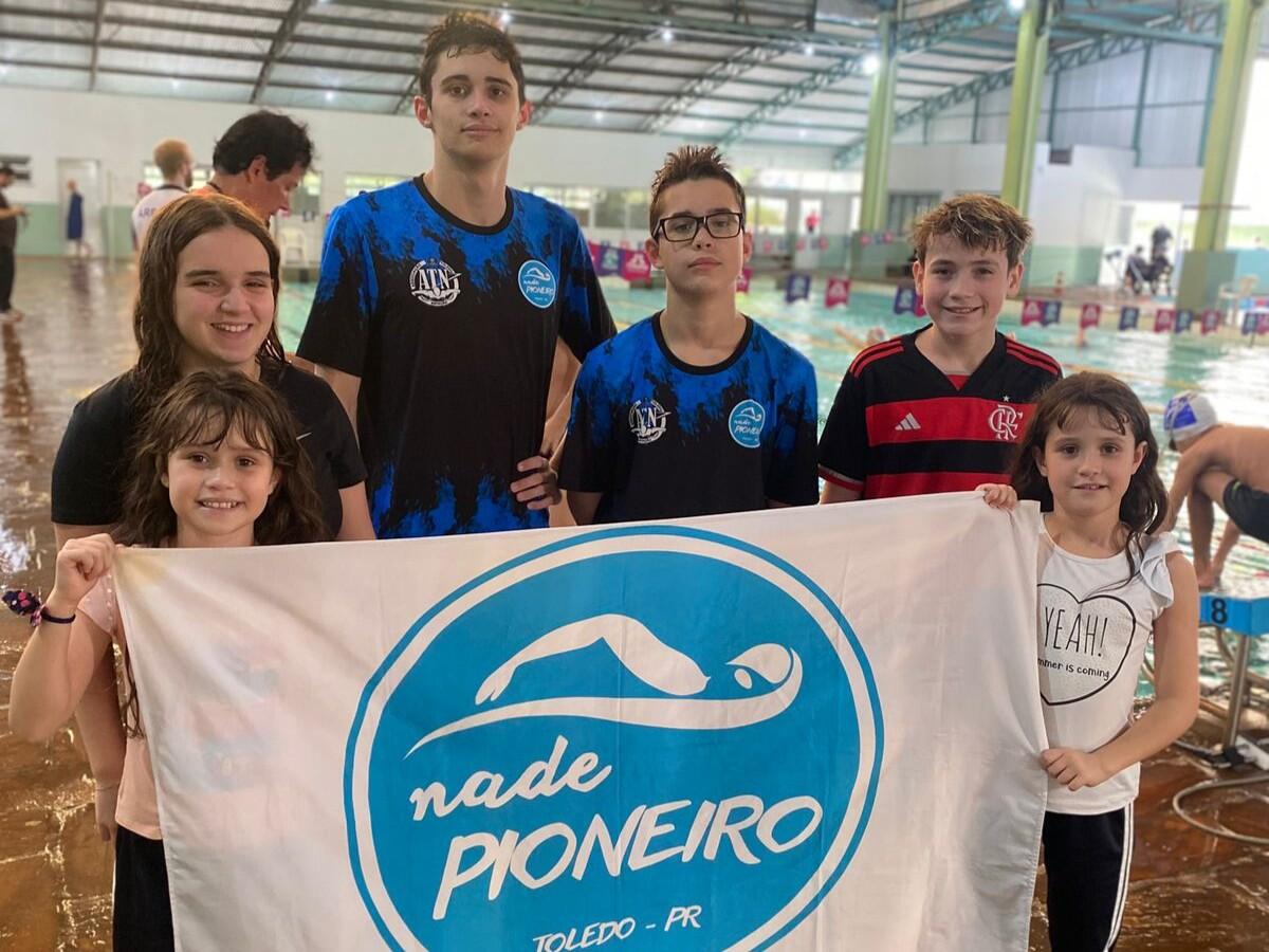 Atletas das piscinas municipais Aldo Bello e Claus Fuchs representaram Toledo em competição realizada em Foz do Iguaçu