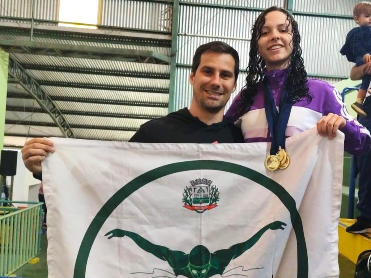 Atletas das piscinas municipais Aldo Bello e Claus Fuchs representaram Toledo em competição realizada em Foz do Iguaçu