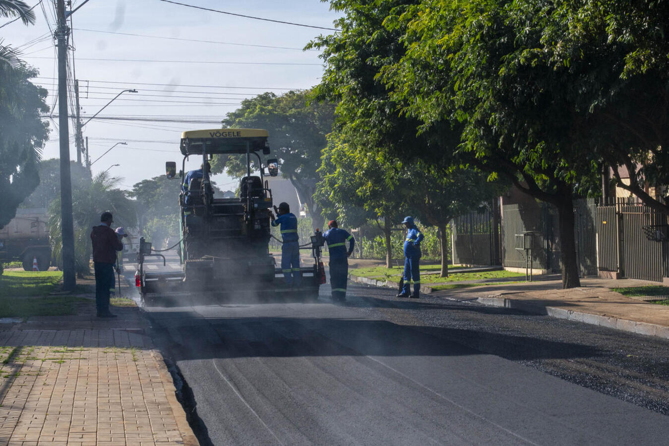 Previsto em contrato com valor de R$ 2.255.676,51, serviço executado pela Emdur teve início nesta semana e contemplará trechos de oito vias, um total de 27,2 mil m²