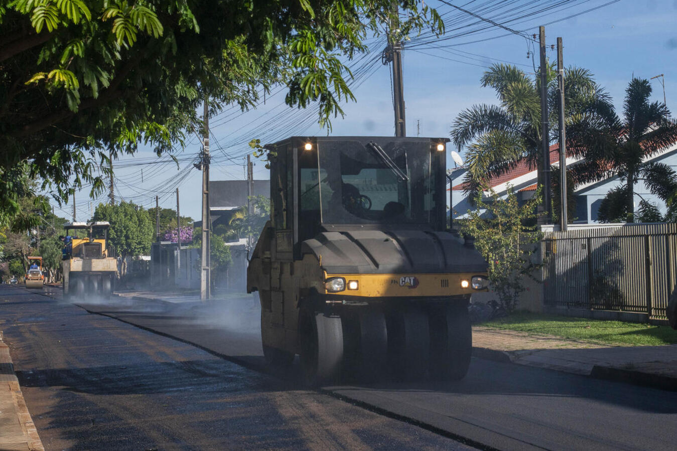 Previsto em contrato com valor de R$ 2.255.676,51, serviço executado pela Emdur teve início nesta semana e contemplará trechos de oito vias, um total de 27,2 mil m²