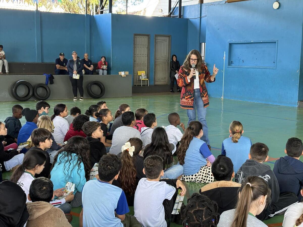 Iniciativa orienta estudantes sobre o descarte correto do óleo de cozinha usado e envolve estabelecimentos de ensino, famílias e toda a comunidade escolar
