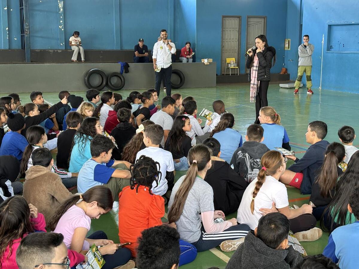 Iniciativa orienta estudantes sobre o descarte correto do óleo de cozinha usado e envolve estabelecimentos de ensino, famílias e toda a comunidade escolar
