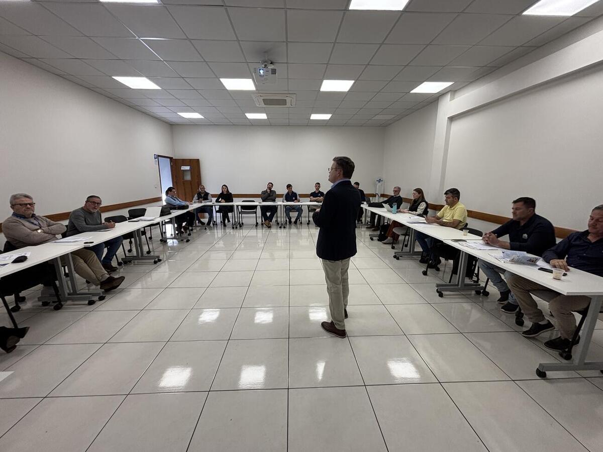 Encontro, nesta segunda (15), na sede do Sebrae, reuniu entidades e instituições para discutir diretrizes e alinhamentos da futura política municipal para o setor