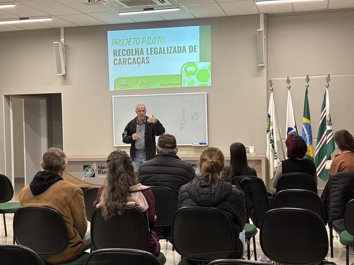 Carcaças de suínos e combate à brucelose e tuberculose em rebanhos bovinos foram temas de evento nesta quarta-feira (10), na sede do Sindicato Rural de Toledo