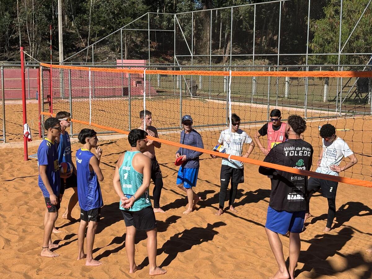 Grupo com 10 atletas utiliza as quadras do Centro Olímpico Arnoldo Bohnen na preparação para o Campeonato Brasileiro de Seleções