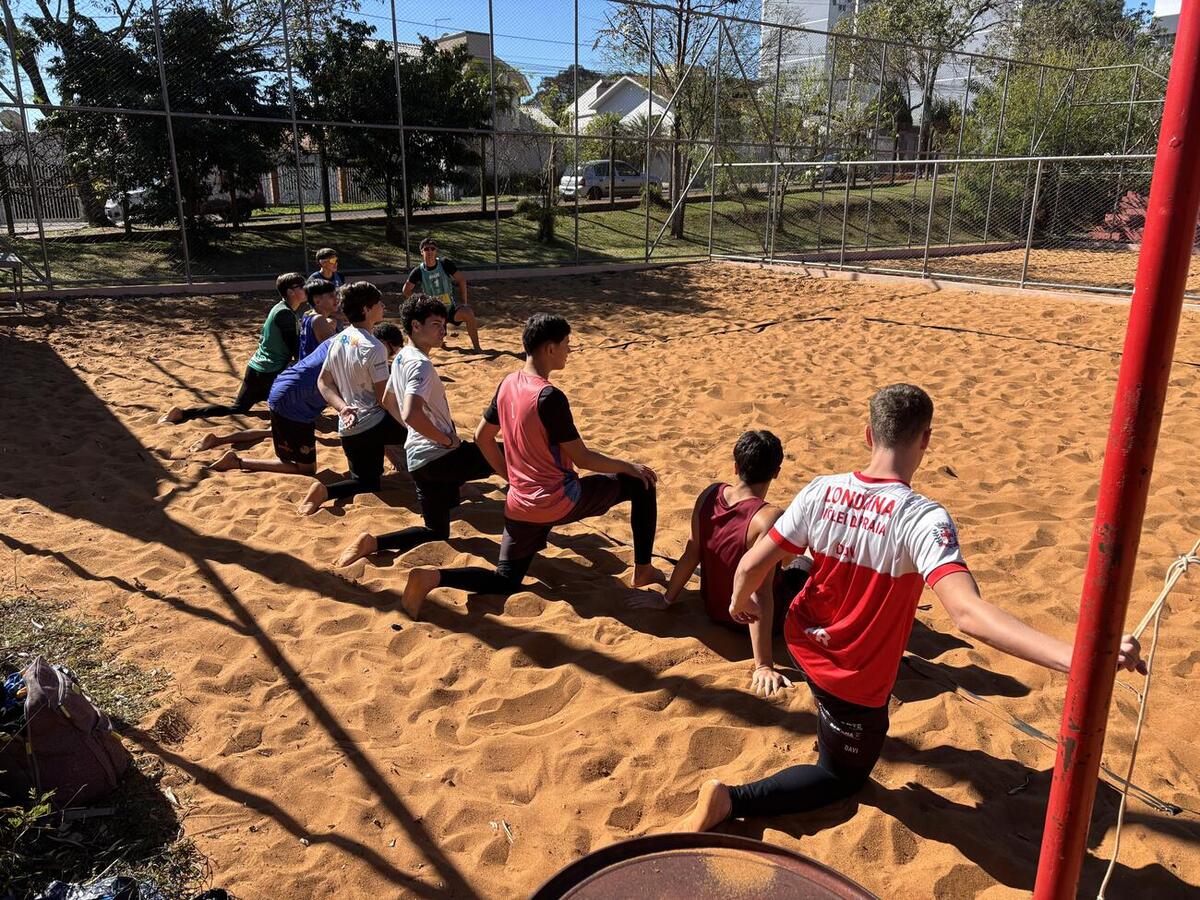 Grupo com 10 atletas utiliza as quadras do Centro Olímpico Arnoldo Bohnen na preparação para o Campeonato Brasileiro de Seleções