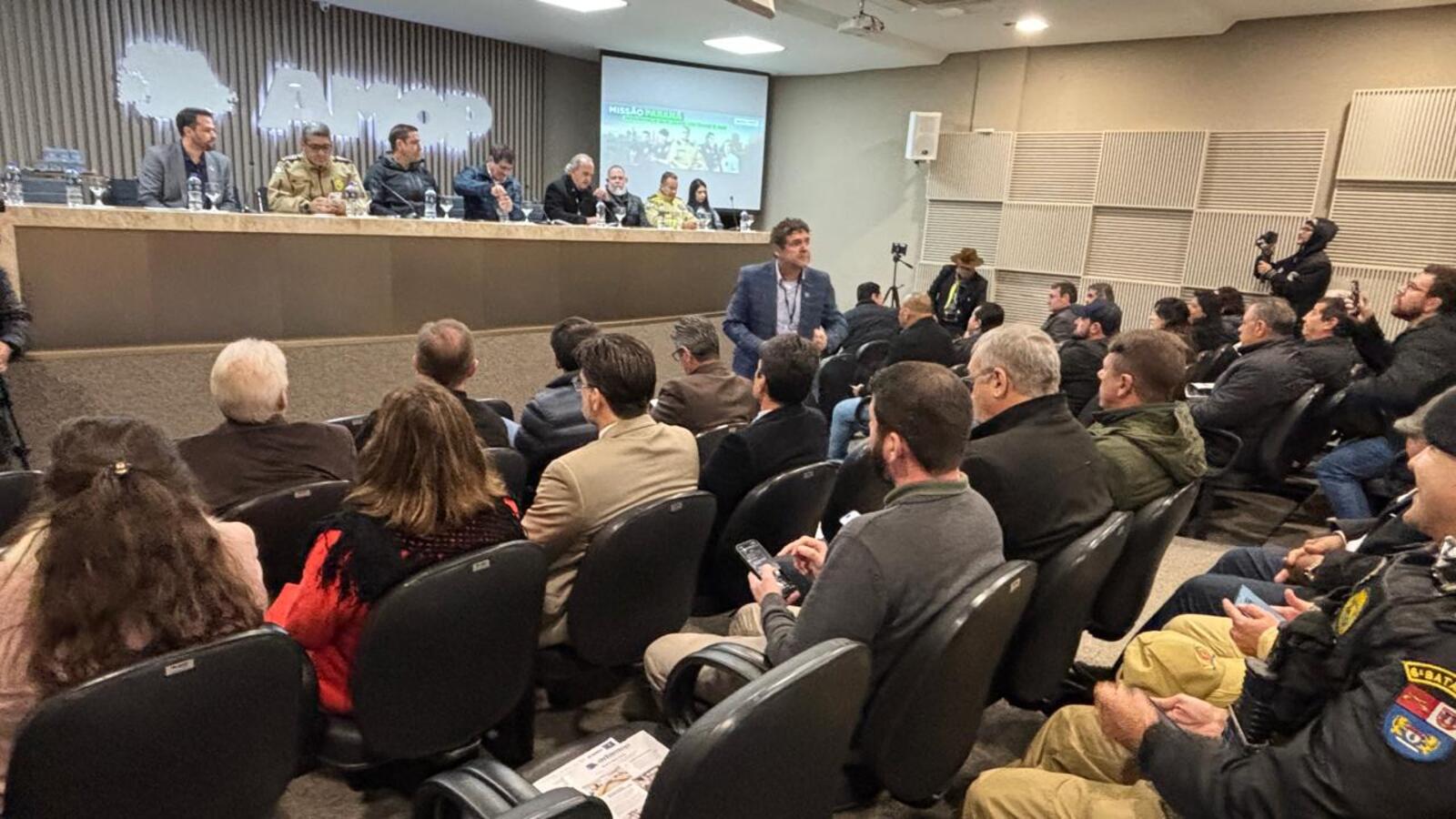Prefeito Mario Costenaro participou do encontro e pediu informações sobre os recursos para construção da Delegacia Cidadã