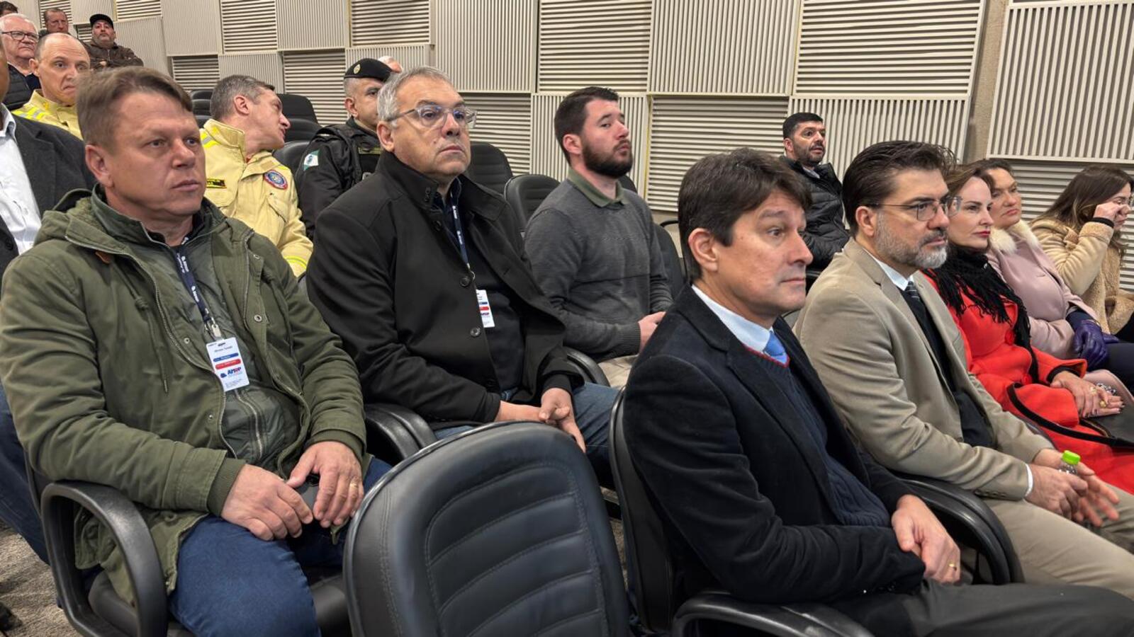 Prefeito Mario Costenaro participou do encontro e pediu informações sobre os recursos para construção da Delegacia Cidadã