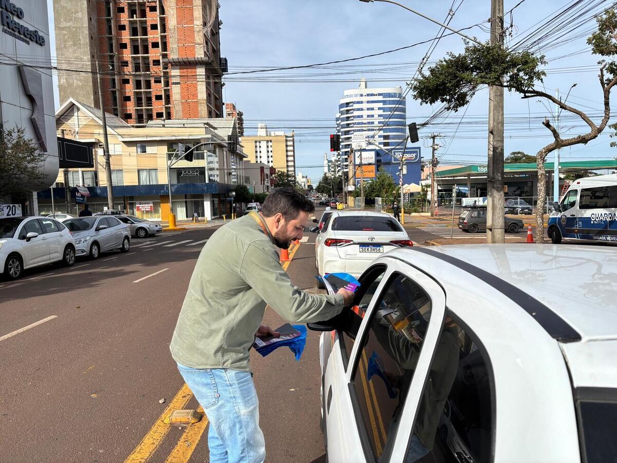 Atividade reuniu idosos para orientações sobre prevenção da violência e divulgou curso gratuito sobre uso de smartphones