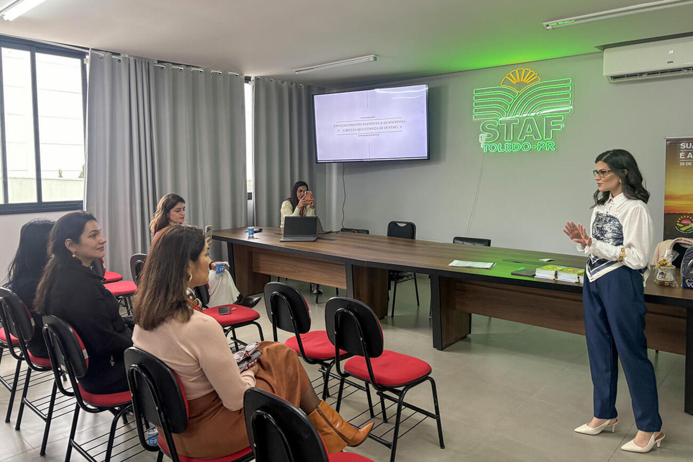 Evento da Secretaria Municipal da Mulher, nesta sexta (24), na sede do Staf, proporcionou tarde especial para o público feminino que reside no interior de Toledo