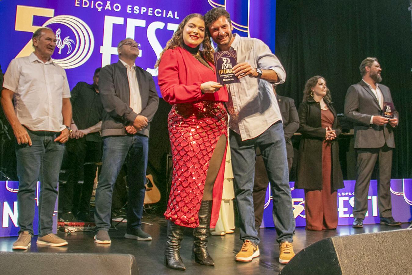 Ganhadores de troféus e prêmios em dinheiro foram conhecidos após grande final realizada no último sábado (25) no Teatro Municipal, que recebeu grande público