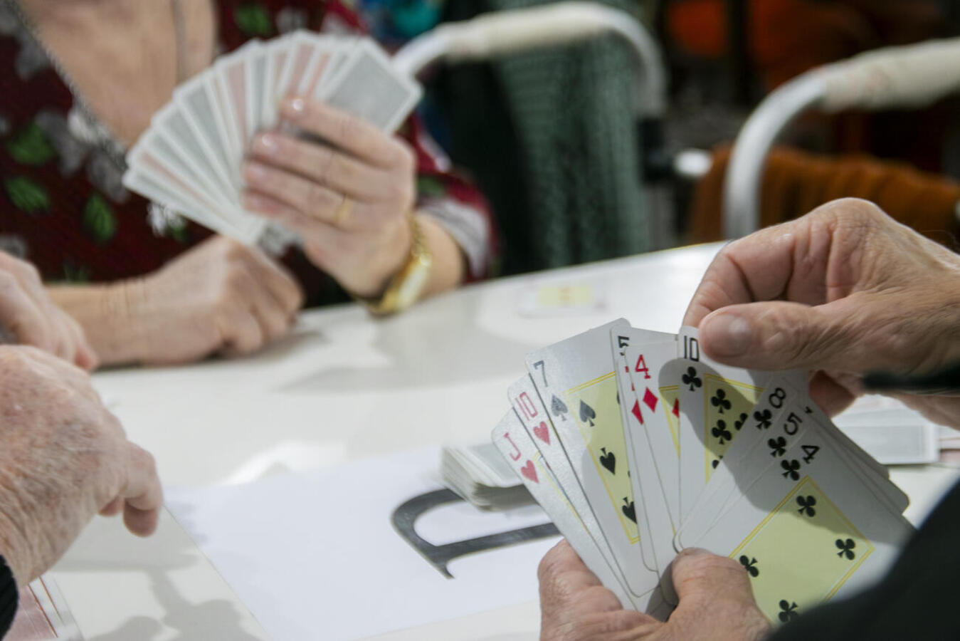 O torneio foi realizado na sexta-feira (10) na Associação dos Idosos da Vila Industrial e reuniu cerca 152 pessoas para participar da ação