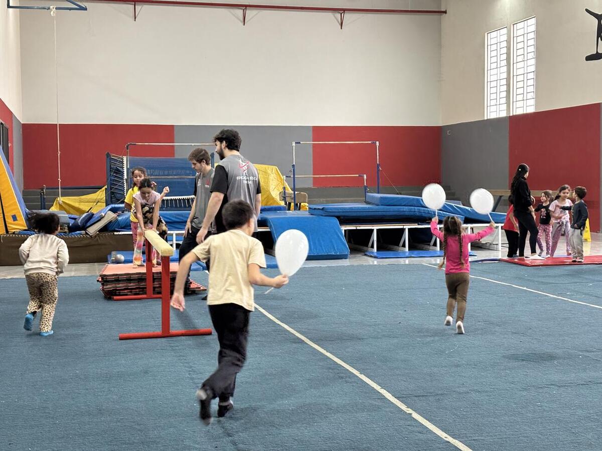 Atividades recreativas e esportivas foram realizadas durante quatro dias, com participação de acadêmicos de Educação Física da universidade