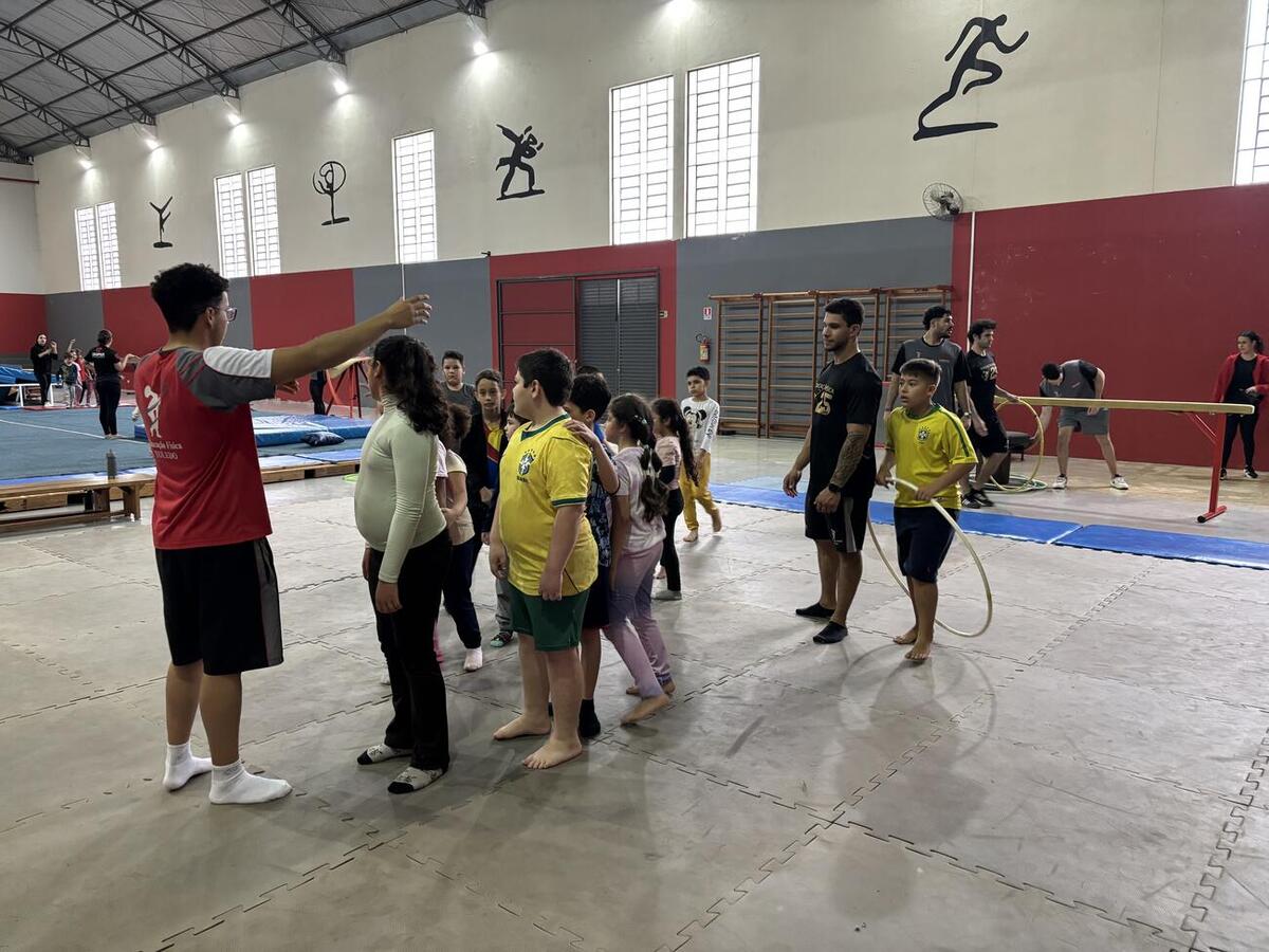Atividades recreativas e esportivas foram realizadas durante quatro dias, com participação de acadêmicos de Educação Física da universidade