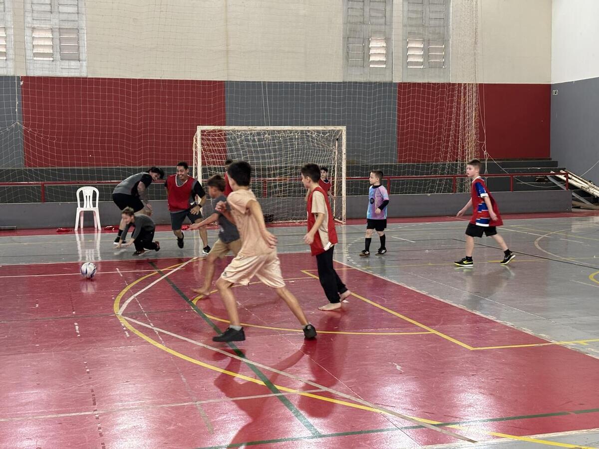 Atividades recreativas e esportivas foram realizadas durante quatro dias, com participação de acadêmicos de Educação Física da universidade