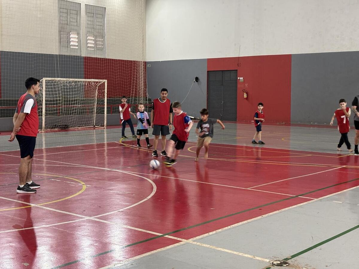 Atividades recreativas e esportivas foram realizadas durante quatro dias, com participação de acadêmicos de Educação Física da universidade